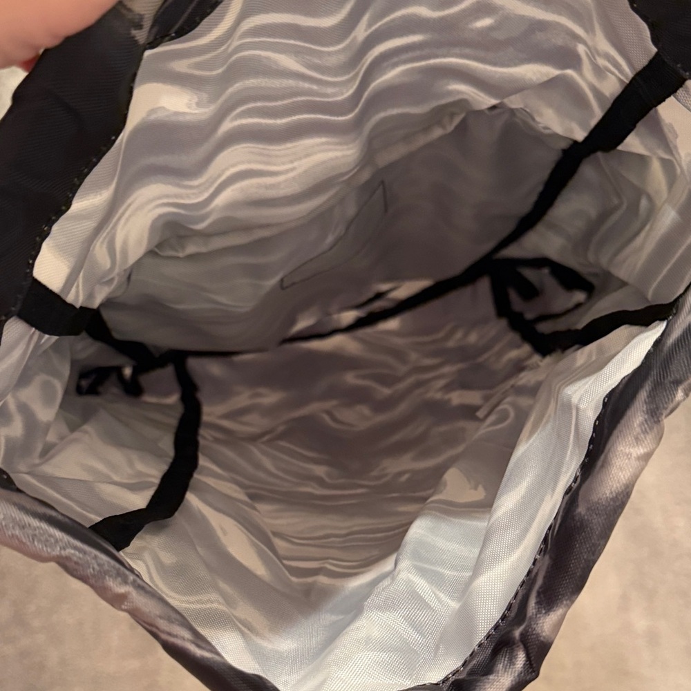 Lands’ End New Black Drawstring Bag - Picture 3 of 4